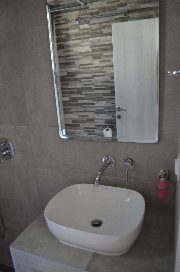 Erika Boutique Apartments Никити Екстериор снимка